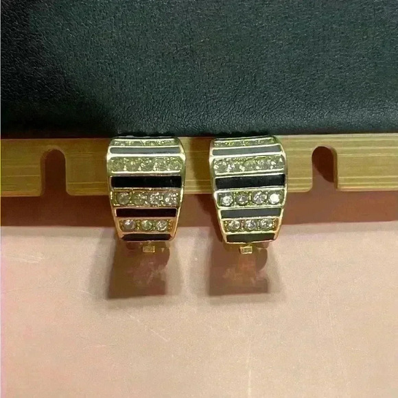 Dior Clip On Earrings - Picture 2 of 6